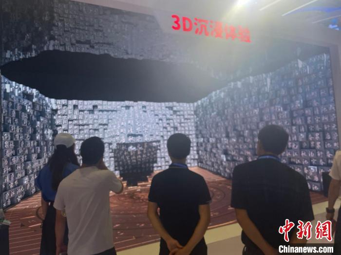 本屆文博會展示數(shù)字技術在文化產(chǎn)業(yè)領域的廣泛應用　蔡敏婕　攝