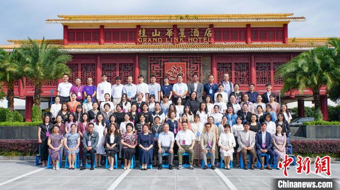 與會嘉賓合影留念?！×_詩慶 攝