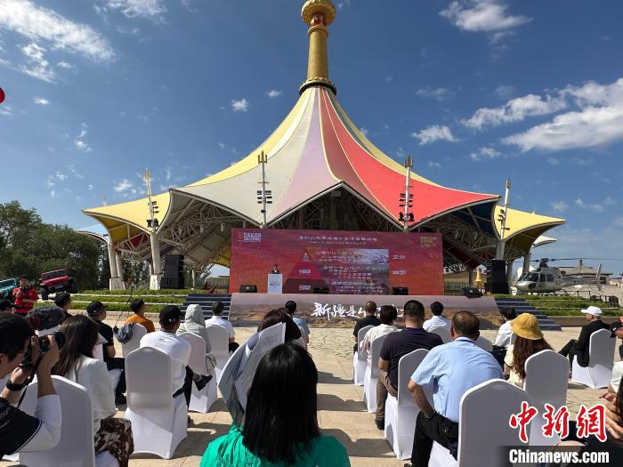 2023新疆特種旅游節(jié)開幕，來(lái)自文旅行業(yè)協(xié)會(huì)、旅游景區(qū)、新聞媒體等前來(lái)參加此次旅游盛宴?！⊥跛汲?攝