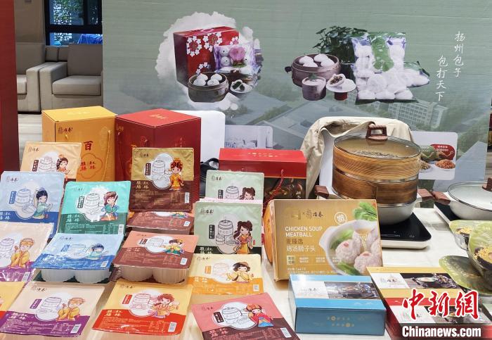 揚州淮揚菜預(yù)制菜展示?！〈藜衙?攝