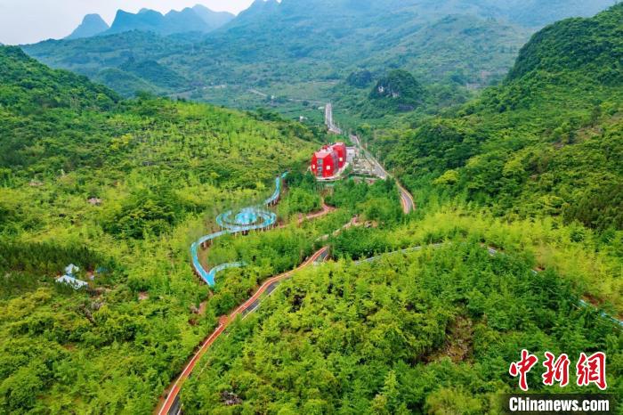 廣東連南萬山朝王國家石漠公園 廣東省林業(yè)局 供圖 廣東連南萬山朝王國家石漠公園 廣東省林業(yè)局 供圖