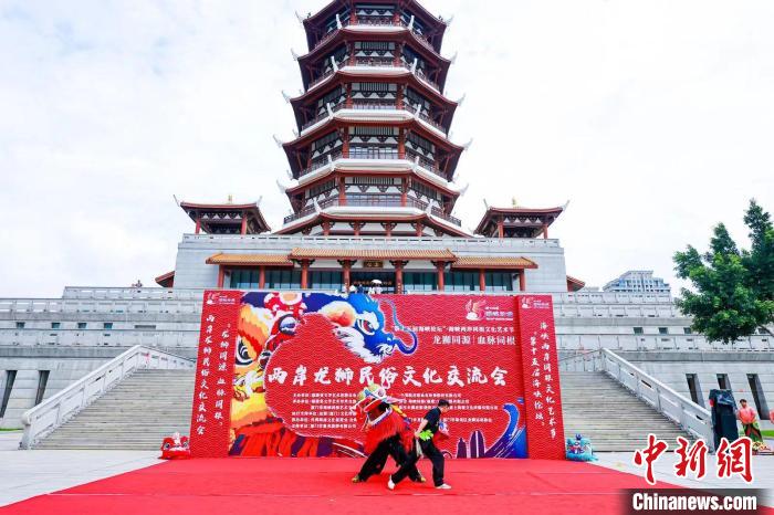 龍獅元素與民間武術(shù)相結(jié)合，變成了一項(xiàng)極具民族特色的民俗運(yùn)動(dòng)項(xiàng)目?！＄娦?攝