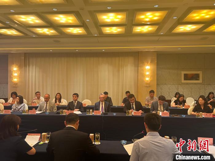 座談會(huì)現(xiàn)場(chǎng)?！≡酪劳?攝