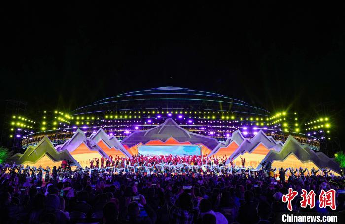 圖為開幕式現(xiàn)場?！⊥踅?攝