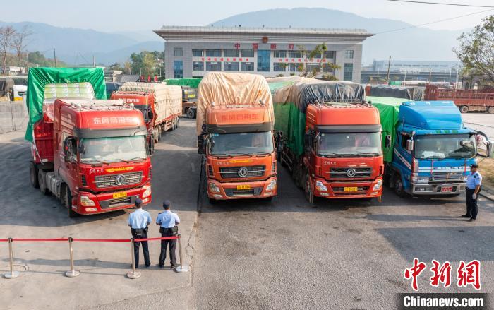 圖為芒滿通道執(zhí)勤現(xiàn)場(chǎng)?！☆殿厵z站供圖