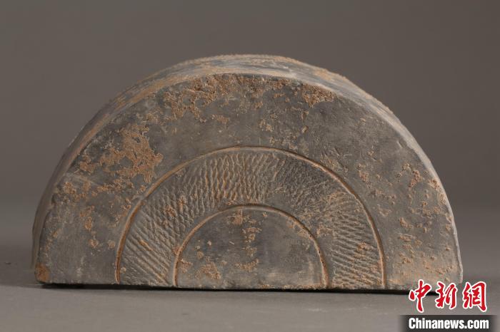 半圓形瓦當(dāng)?！￡兾魇】脊叛芯吭汗﹫D