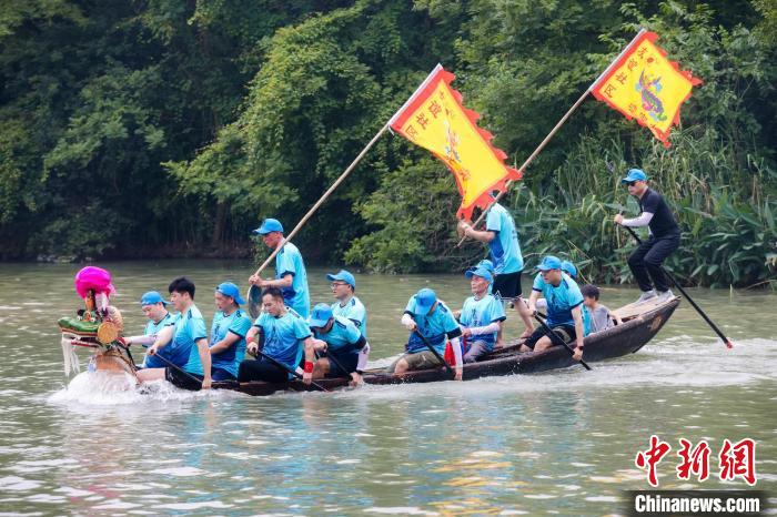 五常龍舟勝會現(xiàn)場?！∥宄＝值拦﹫D