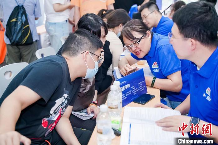 上海舉辦大型高招咨詢會外省市高校吸引力有所增強