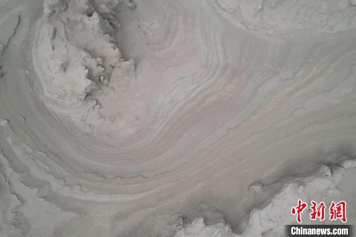 圖為黃風(fēng)山雅丹地貌群?！∑蠲?攝