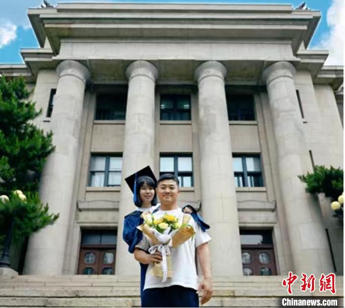 男子在機場喪失自主呼吸和心跳醫(yī)學情侶聯手“教科書式”救人