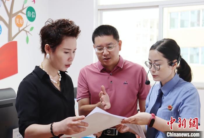 探訪(fǎng)古田縣未成年人綜合保護(hù)聯(lián)盟辦公室?！∪~茂 攝