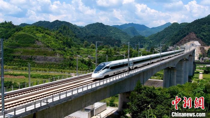 貴南高鐵貴州段進(jìn)入運行試驗階段