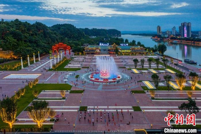 樂山大佛景區(qū)大佛文化廣場。(資料圖) 劉慧 攝