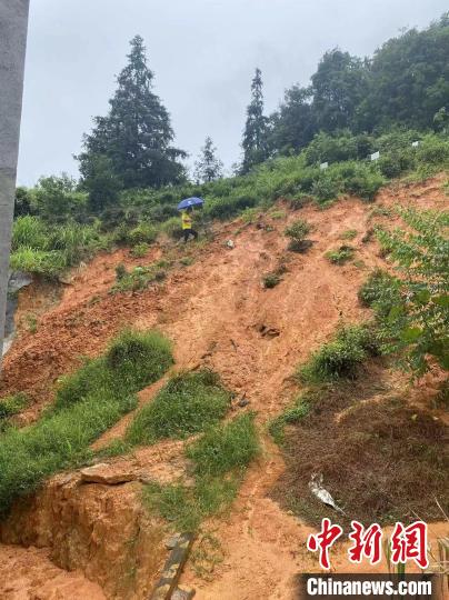 賀州市昭平縣文竹鎮(zhèn)桂花村山體滑坡現(xiàn)場?！V西自然資源廳供圖