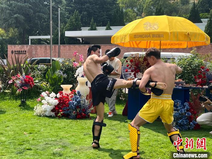 圖為活動(dòng)現(xiàn)場(chǎng)的泰拳展示環(huán)節(jié)。　熊佳欣 攝