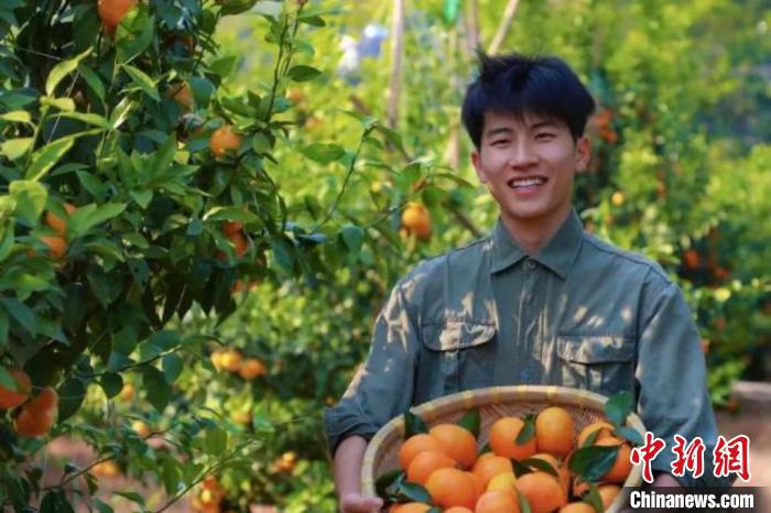 從三尺講臺到人民大會堂廣西“Z世代”鄉(xiāng)村教師的美麗家鄉(xiāng)夢