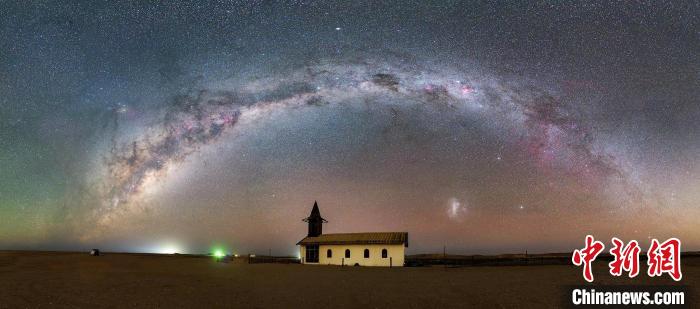 圖為南天銀河?！〈鹘ǚ?攝