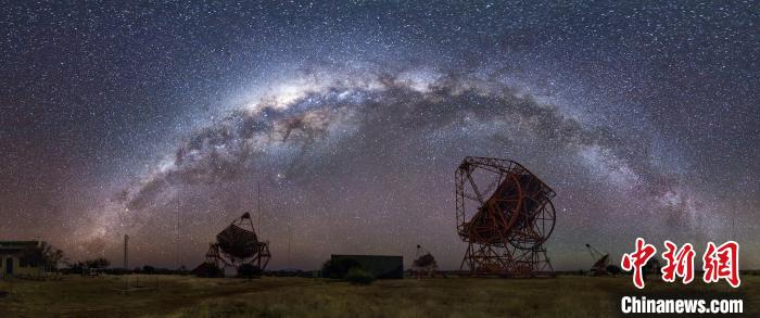 圖為銀河拱橋?！〈鹘ǚ?攝