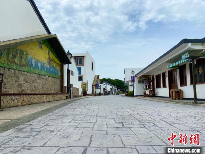舟山市普陀區(qū)展茅街道鄉(xiāng)村一景?！×植?攝