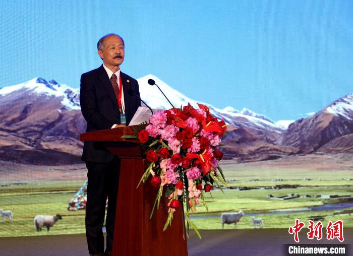 圖為西寧市臺協(xié)首任會長林易陞致辭?！⊙Φ?攝