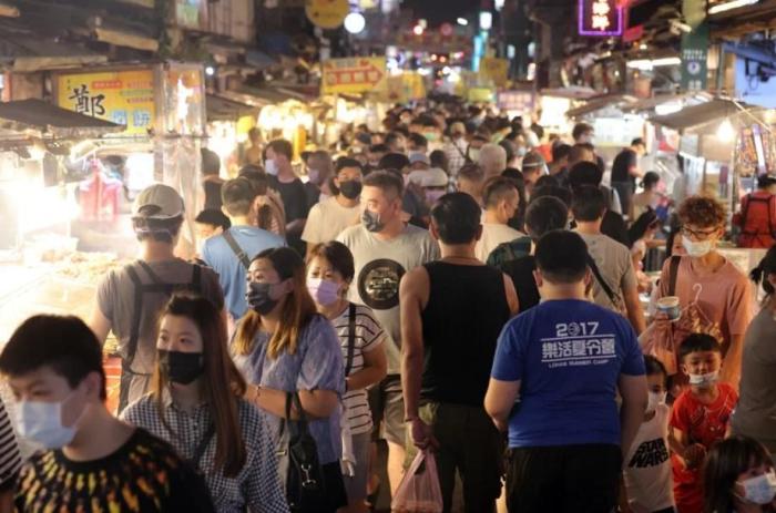 冰粉、雙皮奶、螺獅粉……臺(tái)網(wǎng)友發(fā)帖：臺(tái)灣街頭越來(lái)越多大陸小吃