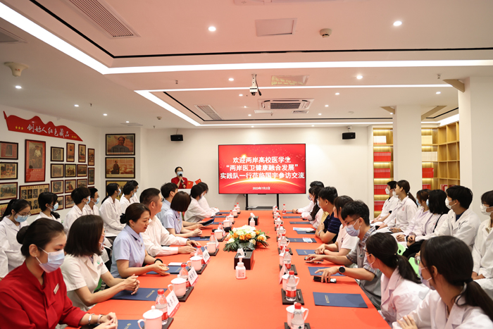 圖4-隊(duì)員們?cè)趶B門(mén)國(guó)宇健康管