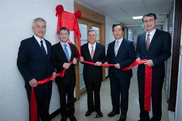 臺當(dāng)局行政機(jī)構(gòu)日前頒布“新世代打擊詐欺策略行動綱領(lǐng)1.5版”，更成立“打詐辦公室”。（圖源：臺灣“中時新聞網(wǎng)”）