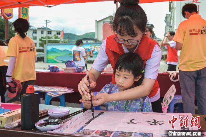 福建高校暑期社會實踐陸續(xù)開展學(xué)子走村入戶服務(wù)鄉(xiāng)村振興