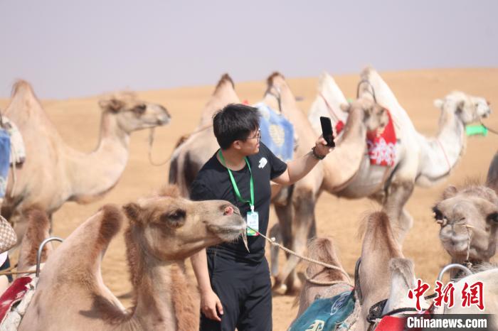 圖為臺(tái)胞體驗(yàn)大美內(nèi)蒙古。　托婭供圖