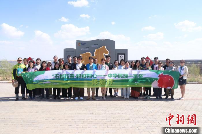 圖為臺(tái)胞體驗(yàn)大美內(nèi)蒙古。　托婭供圖