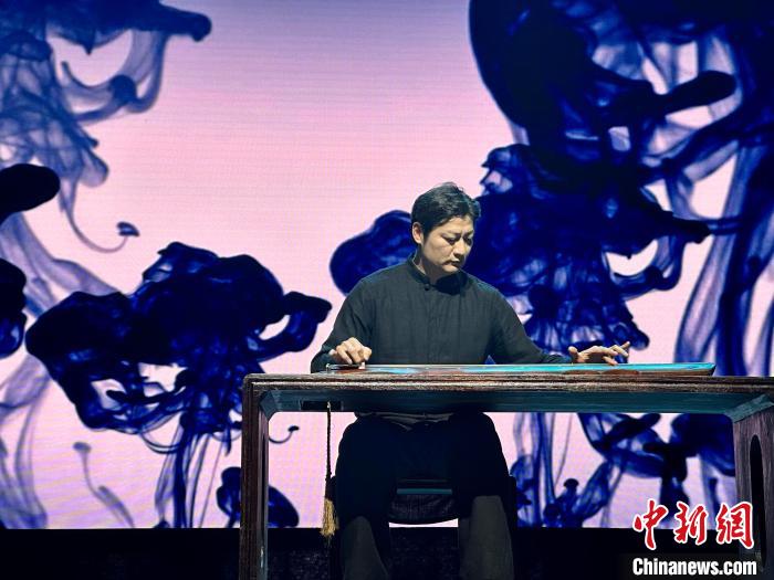 臺灣老師林法演奏《廣陵散》?！堺惥?攝