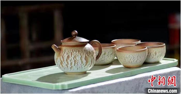 圖為柴窯瓷器成品?！⊙Τ切麄鞑?供圖