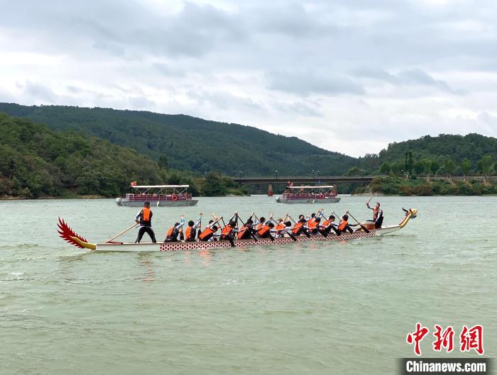 圖為龍舟賽活動?！￡愳o 攝