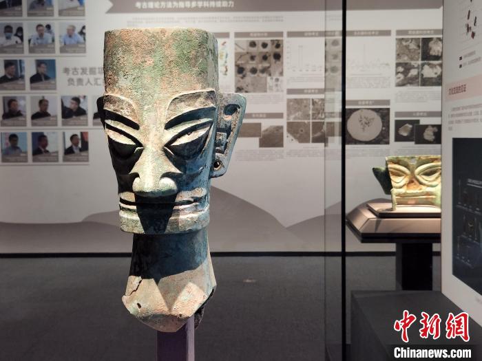 圖為四川三星堆遺址出土的銅人頭像。　趙曉 攝