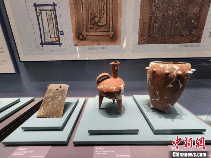 圖為山東大汶口文化遺址出土的文物?！≮w曉 攝