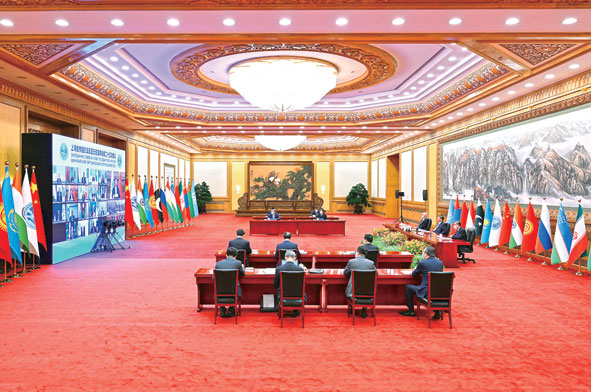 7月4日下午，國家主席習近平在北京以視頻方式出席上海合作組織成員國元首理事會第二十三次會議并發(fā)表題為《牢記初心使命　堅持團結(jié)協(xié)作　實現(xiàn)更大發(fā)展》的重要講話。新華社記者申宏攝