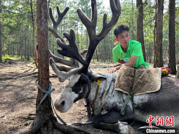 圖為32名臺胞盛夏踏訪使鹿部落現(xiàn)場?！?nèi)蒙古臺聯(lián)供圖