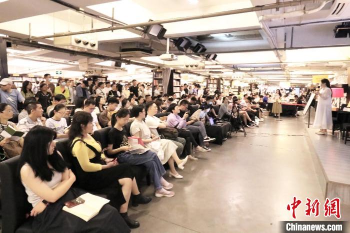 專題講座現(xiàn)場?！∧暇┫蠕h書店供圖