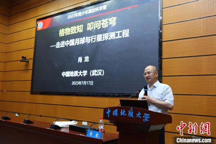 開營(yíng)儀式后，專家作科普?qǐng)?bào)告 王俊芳 攝