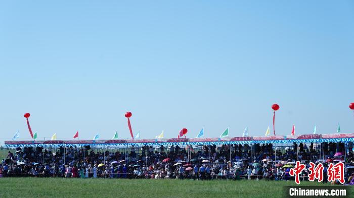 內(nèi)蒙古烏珠穆沁草原盛夏啟幕那達(dá)慕數(shù)萬牧民赴盛會(huì)
