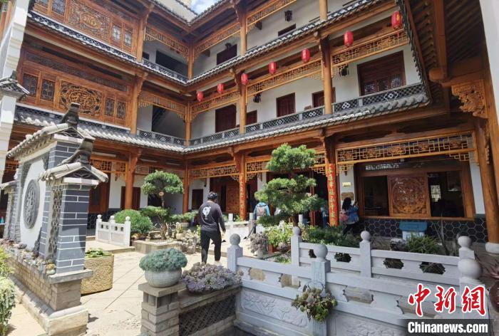 圖為曲靖市麒麟?yún)^(qū)沿江街道大龍社區(qū)中的一家民宿?！×_婕 攝