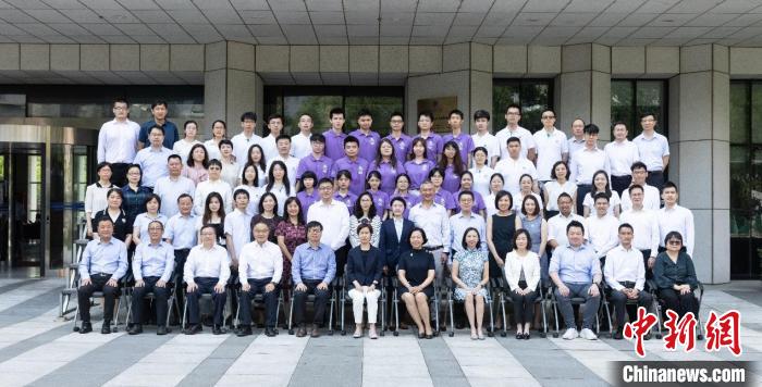 參加開(kāi)學(xué)啟動(dòng)儀式的全體代表合影?！≈袊?guó)科學(xué)院 供圖