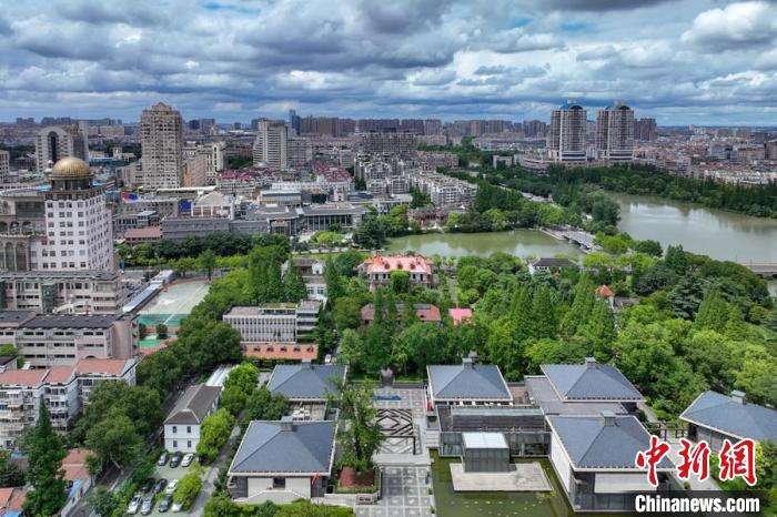 中國第一座公共博物館——南通博物苑坐落于風(fēng)光秀美的濠河之濱。　泱波 攝