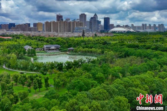 崇川區(qū)人居環(huán)境一流，擁有“一山一水”兩個風(fēng)景名勝區(qū)?！°蟛?攝