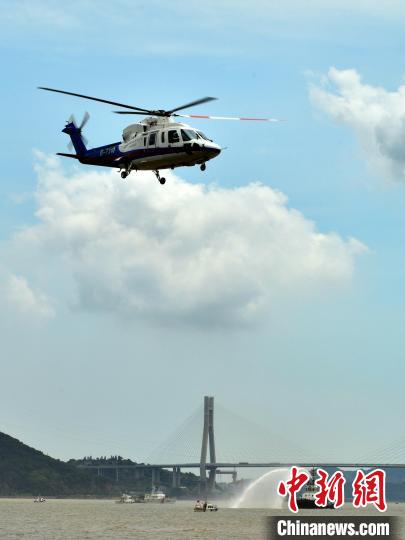 圖為各海上救援力量抵達演練現(xiàn)場?！埍?攝