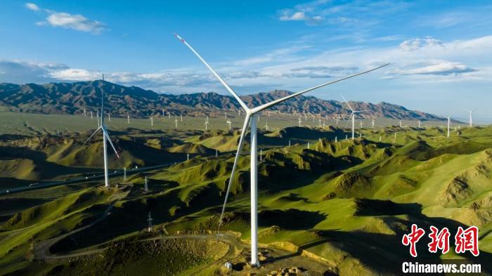 賽里木湖風(fēng)電場(chǎng)?！⌒炀ぞ?攝