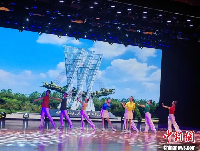演出現(xiàn)場。　郁曉艷 攝