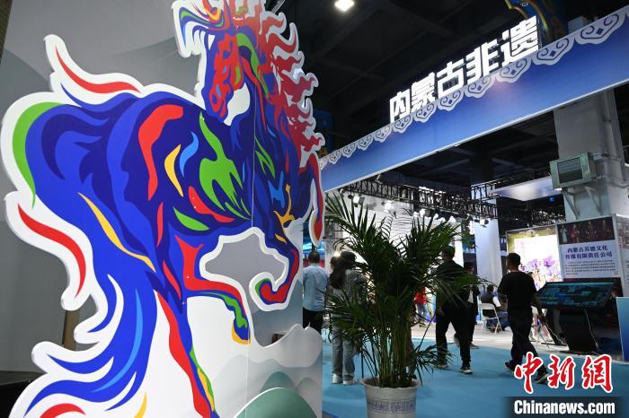 文博會(huì)設(shè)內(nèi)蒙古非遺展區(qū)。劉文華 攝