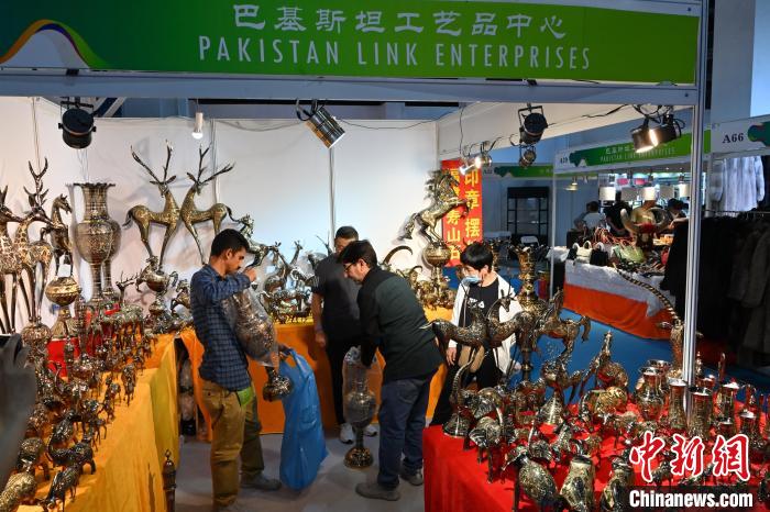 巴基斯坦工藝品在文博會(huì)上展銷。劉文華 攝