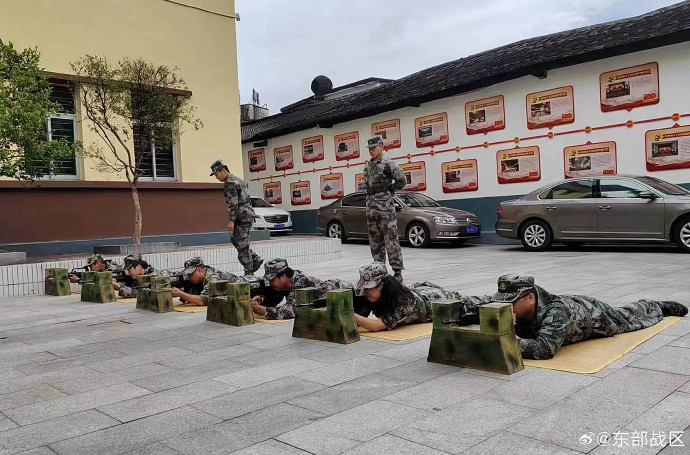 008aq8oQgy1hghhunxs5tj34fk2x74qq 008aq8oQgy1hghhunxs5tj34fk2x74qq